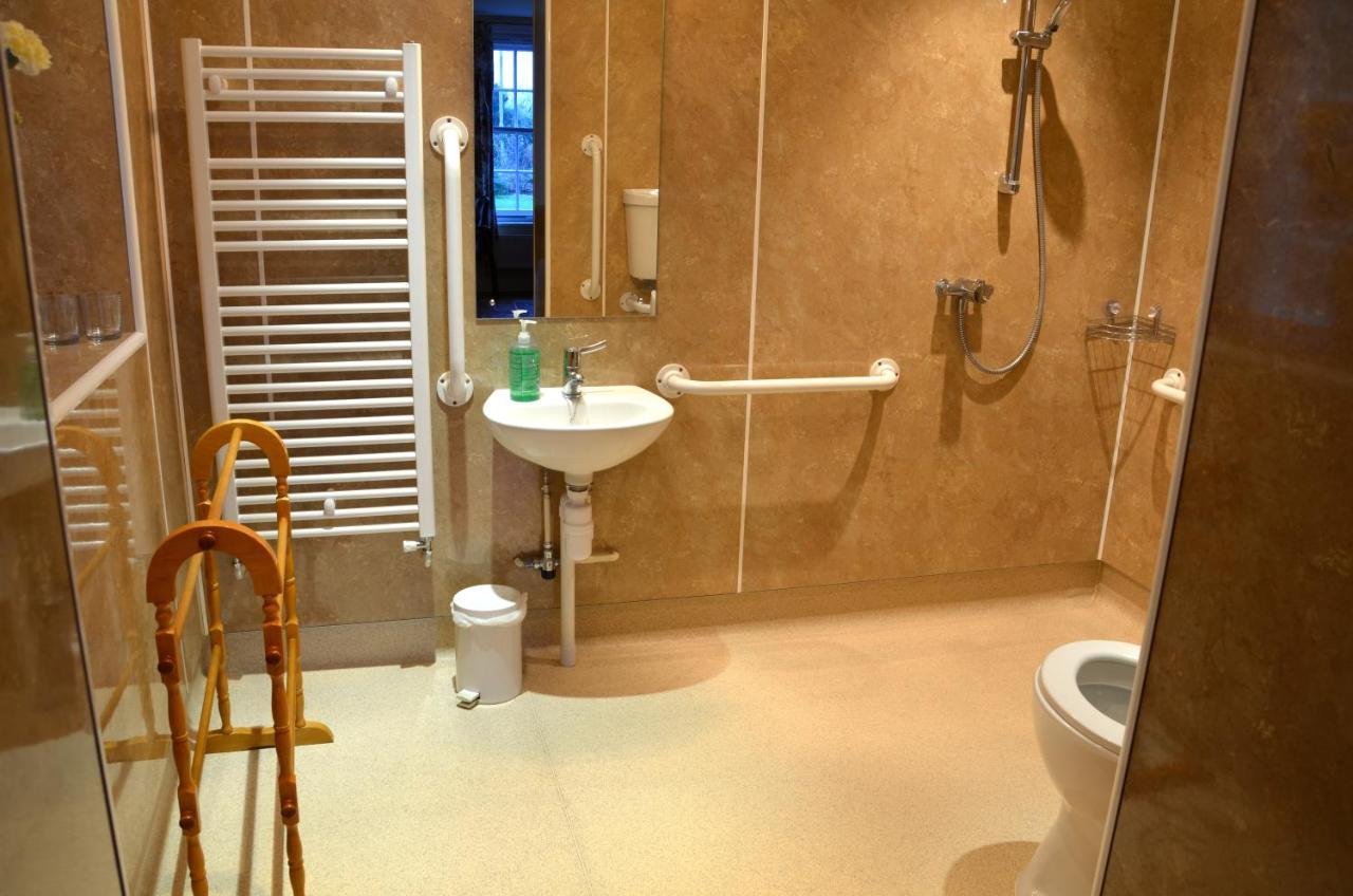 Bridge Farmhouse - Eight Ensuite Bedrooms Σαλισμπέρι Εξωτερικό φωτογραφία