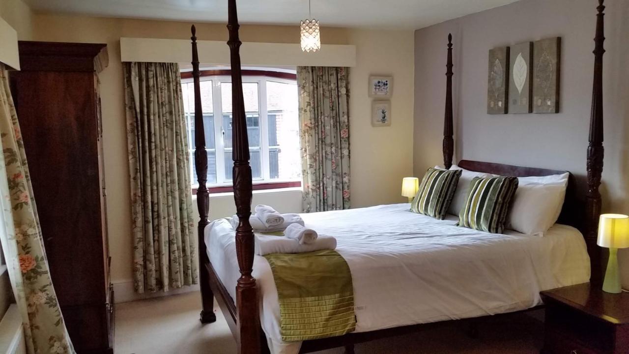 Bridge Farmhouse - Eight Ensuite Bedrooms Σαλισμπέρι Εξωτερικό φωτογραφία