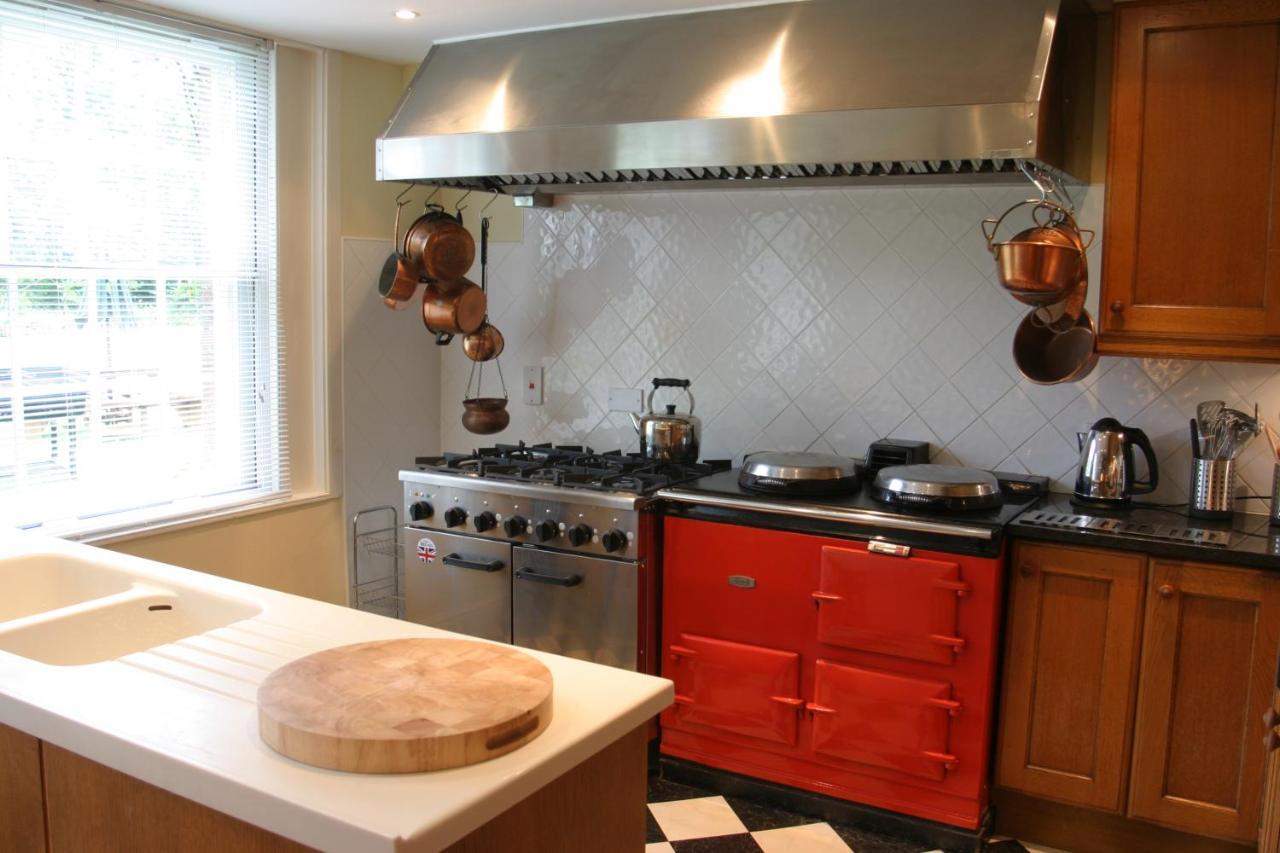 Bridge Farmhouse - Eight Ensuite Bedrooms Σαλισμπέρι Εξωτερικό φωτογραφία